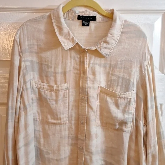 Sanctuary woman's blouse pastel camo long sleeve size 1X - Picture 3 of 5
